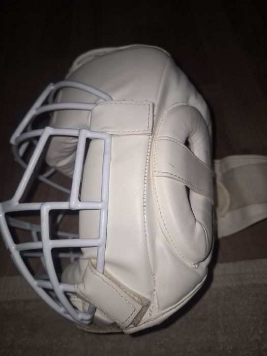 Продам шлем для каратэ