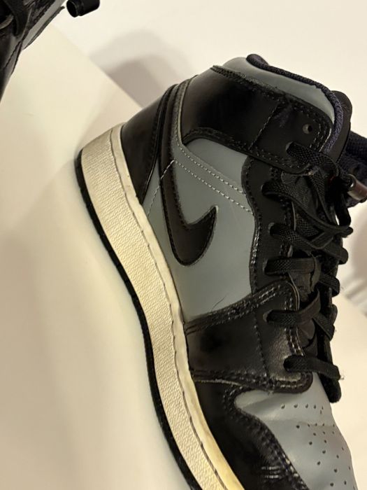 Air jordan mid shadow