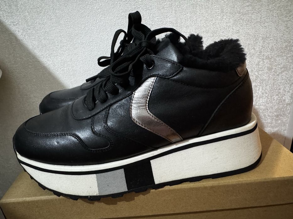 Зимние женские кроссовки