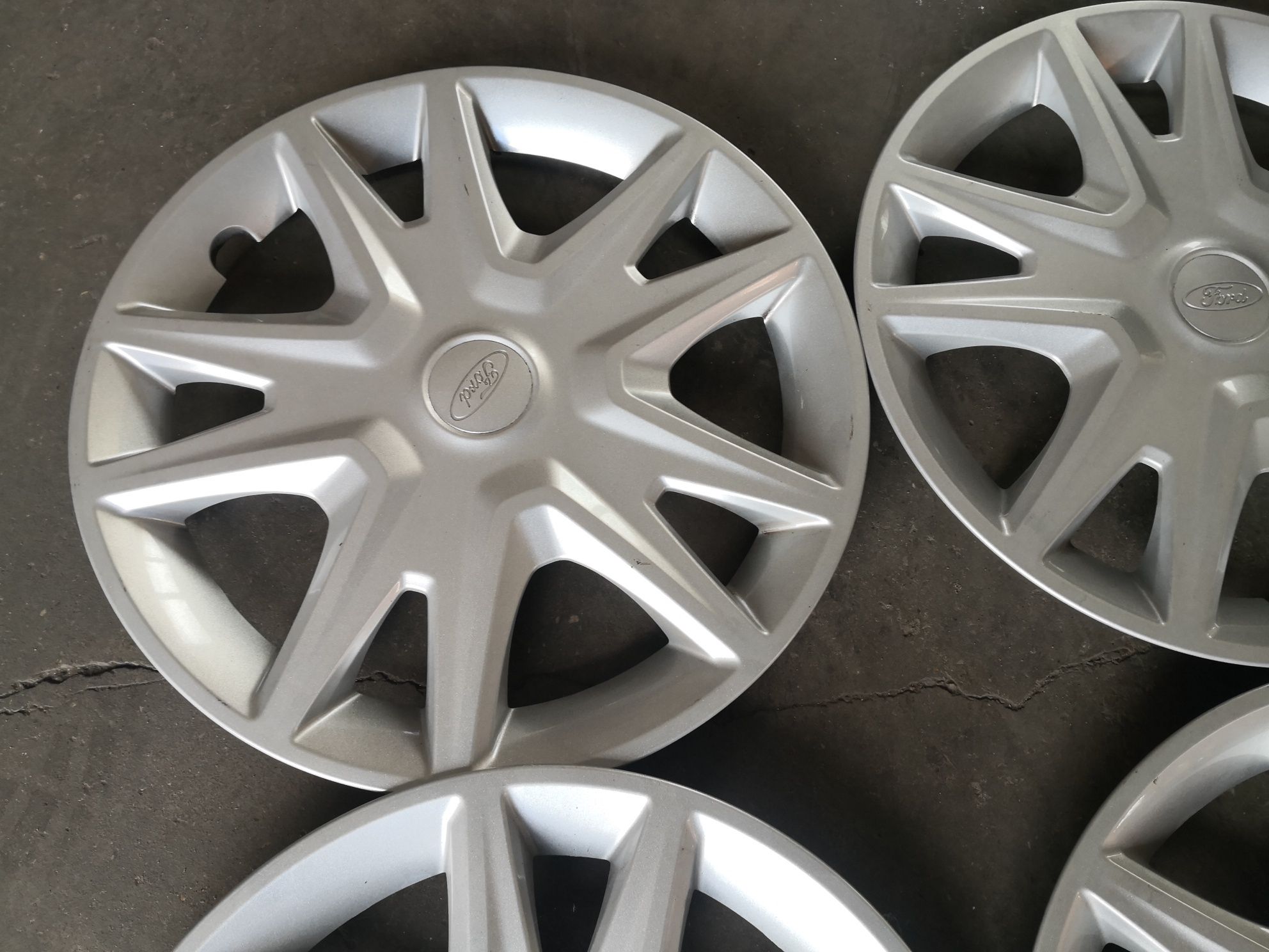 Тасове Форд Ford 15 цола оригинални за джанти 4х108 15 цола