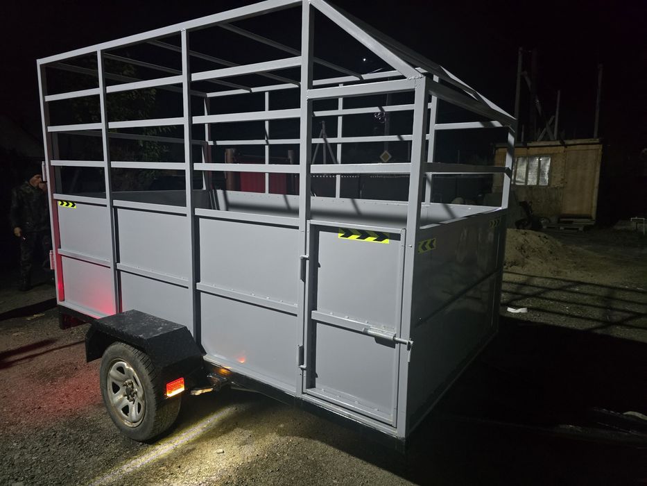 Продам прицеп коневозка
