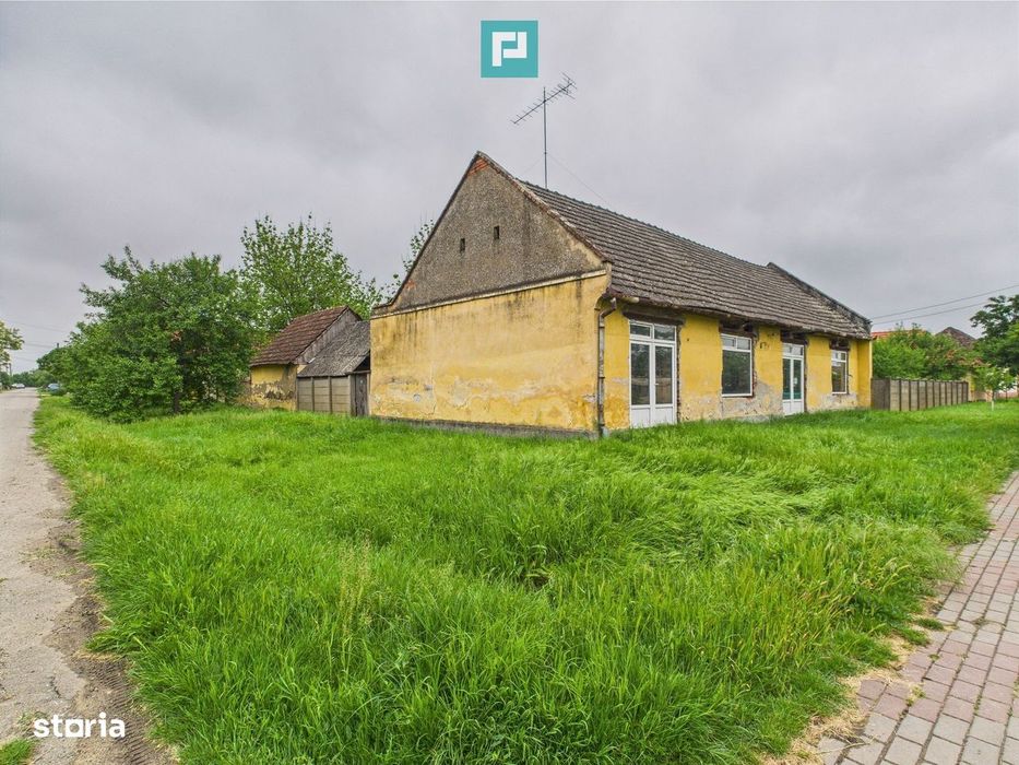 Casă de reabilitat pe teren generos- Comuna Variaș