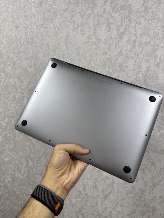Macbook Air 2020 core i 3 -8/256GB