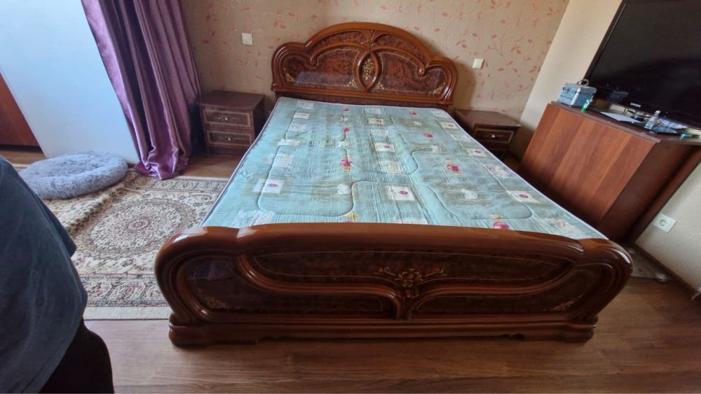 Продам кровать с тумбами