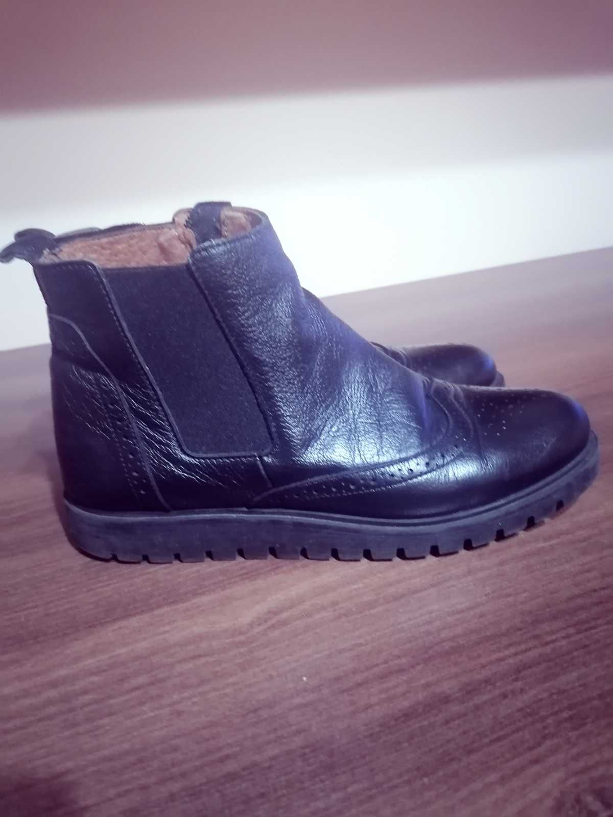 Ghete dama piele