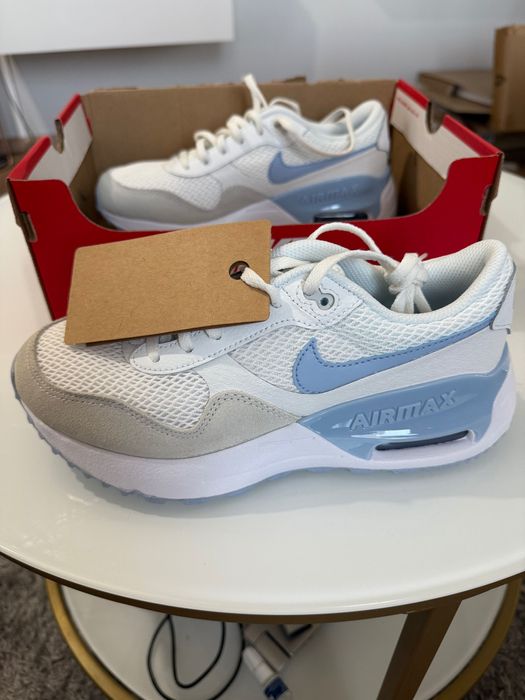Vand adidasi Nike 100% originali 37,5