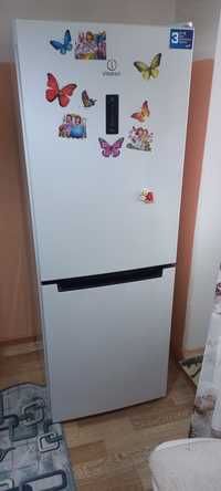 Холодильник индезит на запчасти продам