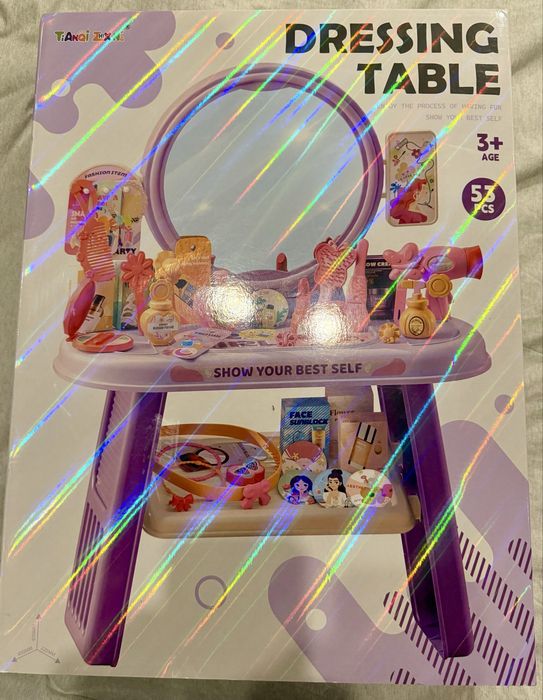 Masuta de machiaj cu 53 de accesorii