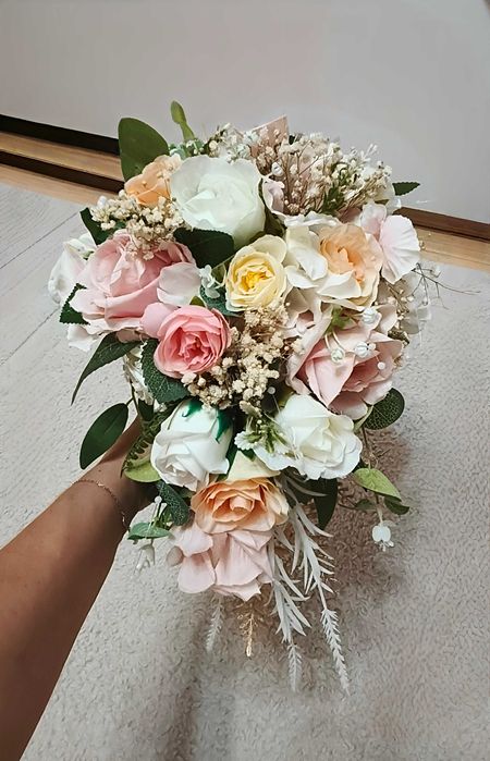 Lumânări nuntă/botez, buchete mireasă/nașă, cocarde , brățări de nuntă