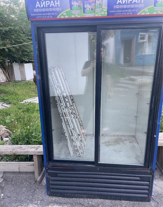 Продам витренный холодильник