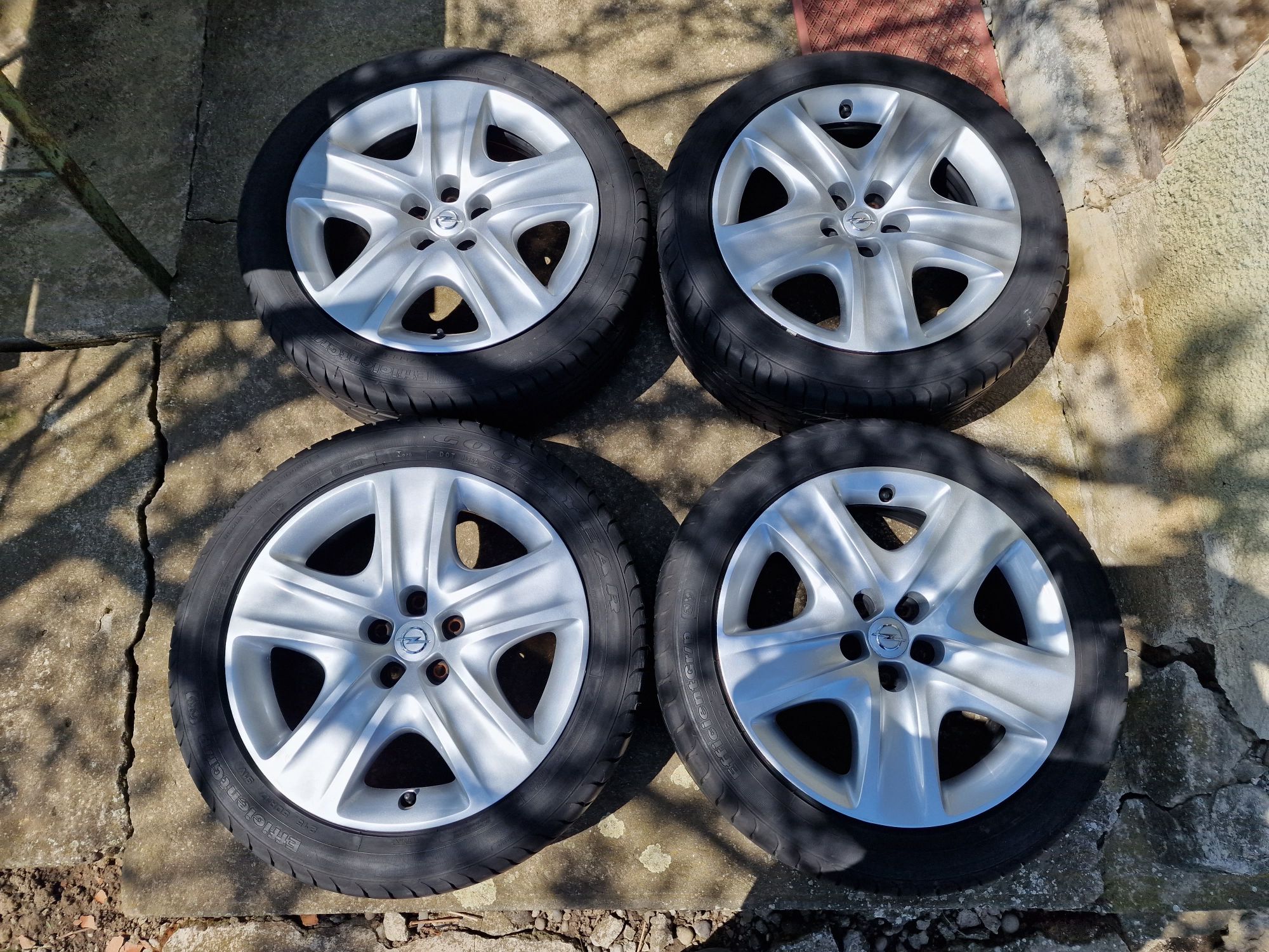 215 50 R 17 jante tabla cu cauciucuri de vara 5 x 115 Opel Astra J