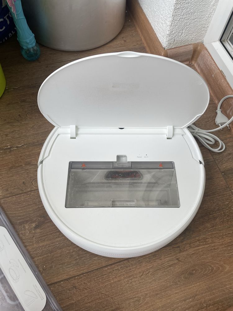 Продам робот пылесос Mi Robot Vacuum-Mop