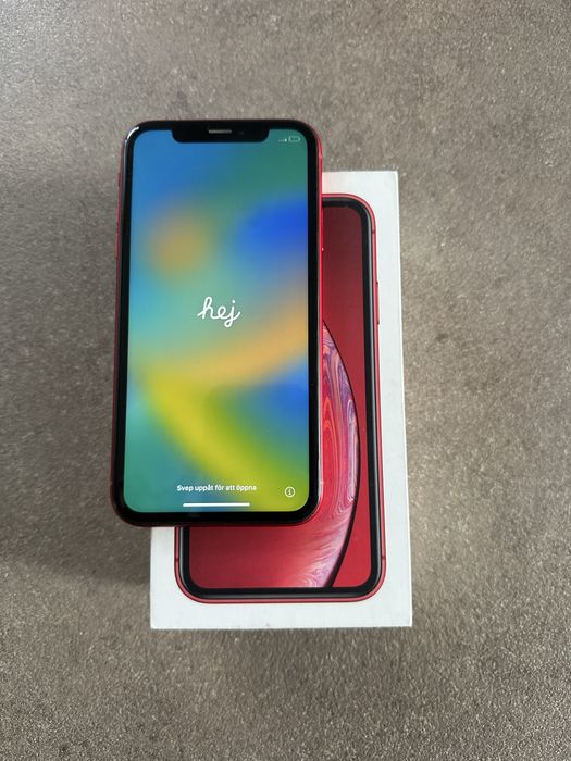 I phone XR Червен