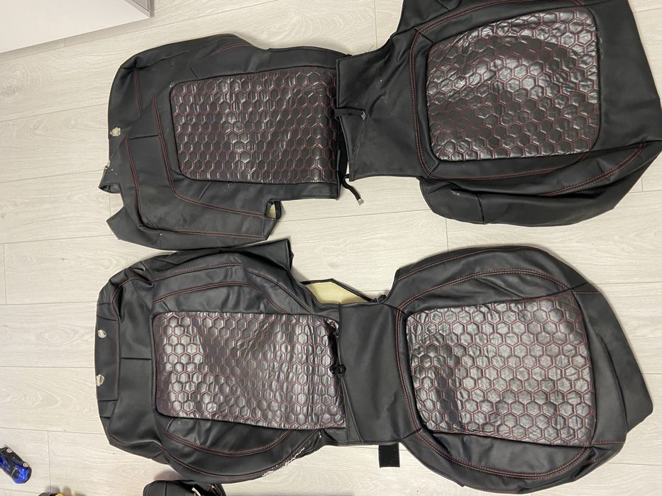 Продам  комплект чехлов