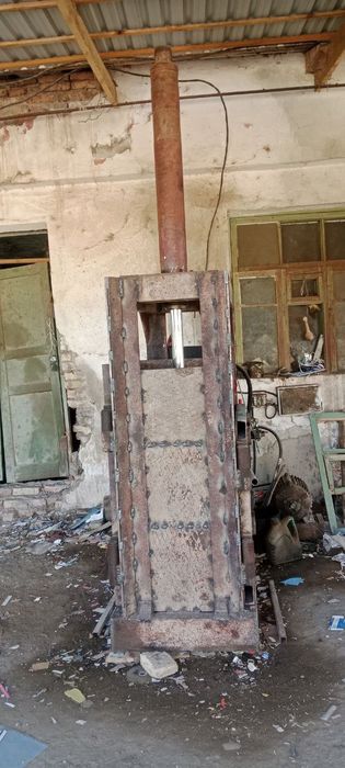 Продается пресс станок для пластика