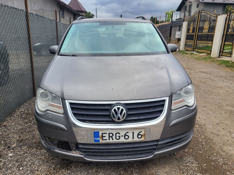 Citeste anuntul Pentru dezmembrat VOLKSWAGEN Touran 1.9 TDI BXE 7 LOC