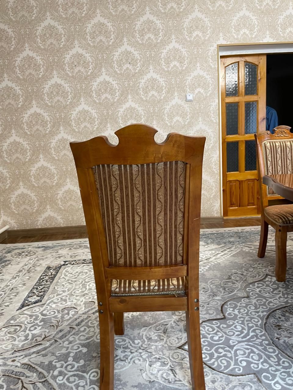 Стол стулья в хорошем состоянии