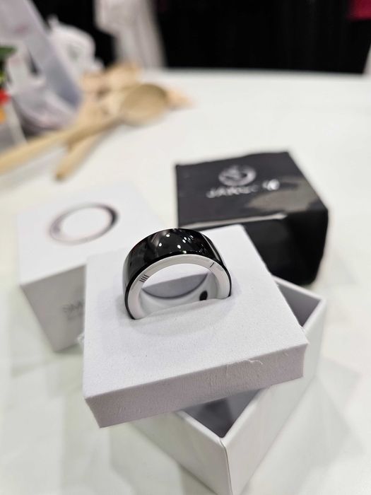 JAKCOM R5 – преносим умен пръстен с RFID, NFC и 128 GB безжичен диск