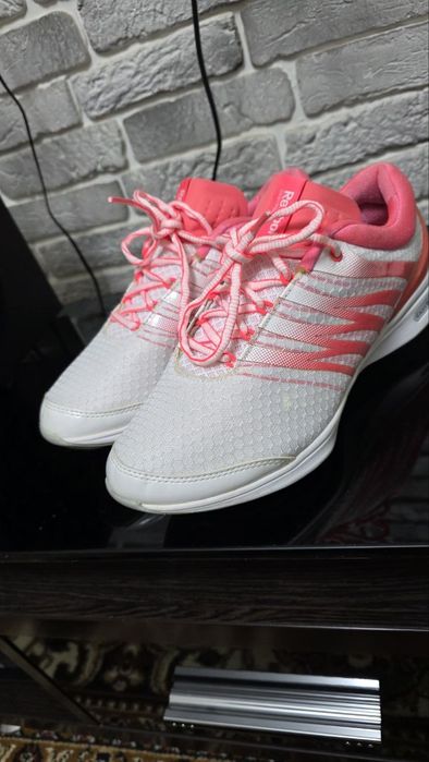 Женнские кроссовки Reebok