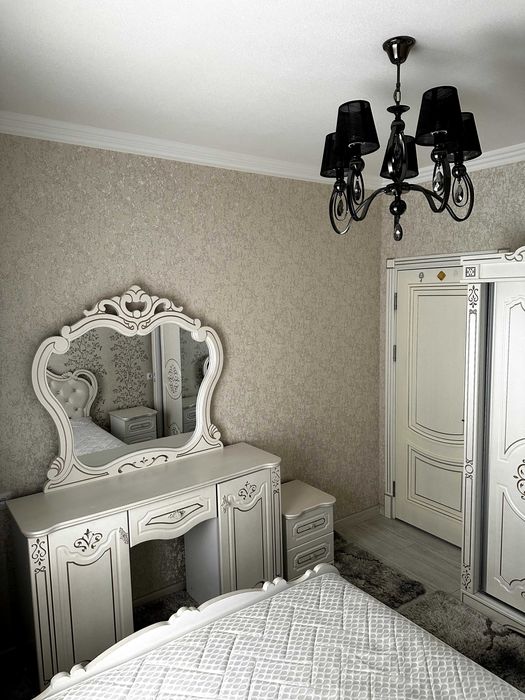 Кушбеги 3 ...2/2/5 два балкона, с ремонтом, с обстановкой. 64 кв