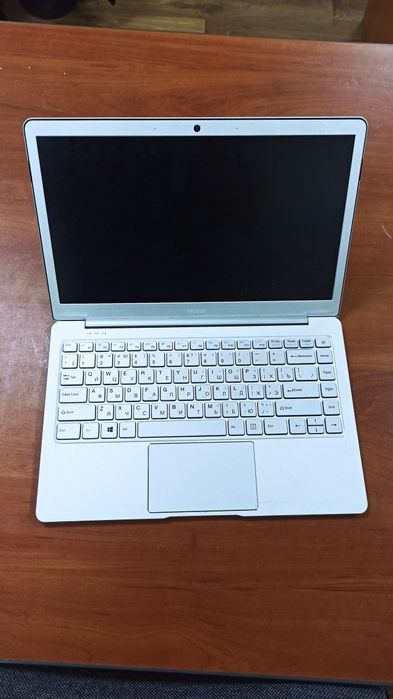 Ноутбук Haier S424 на запчасти матрица экран Корпус целый.