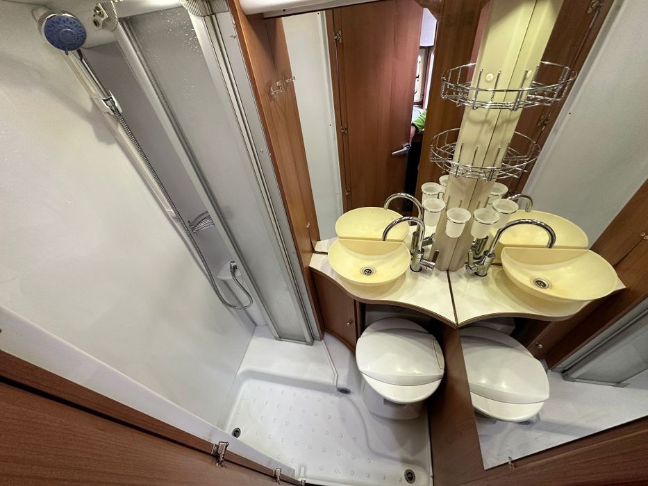 Autorulota Camper LMC Liberty Breezer V654 G,Aer conditionat fața spat