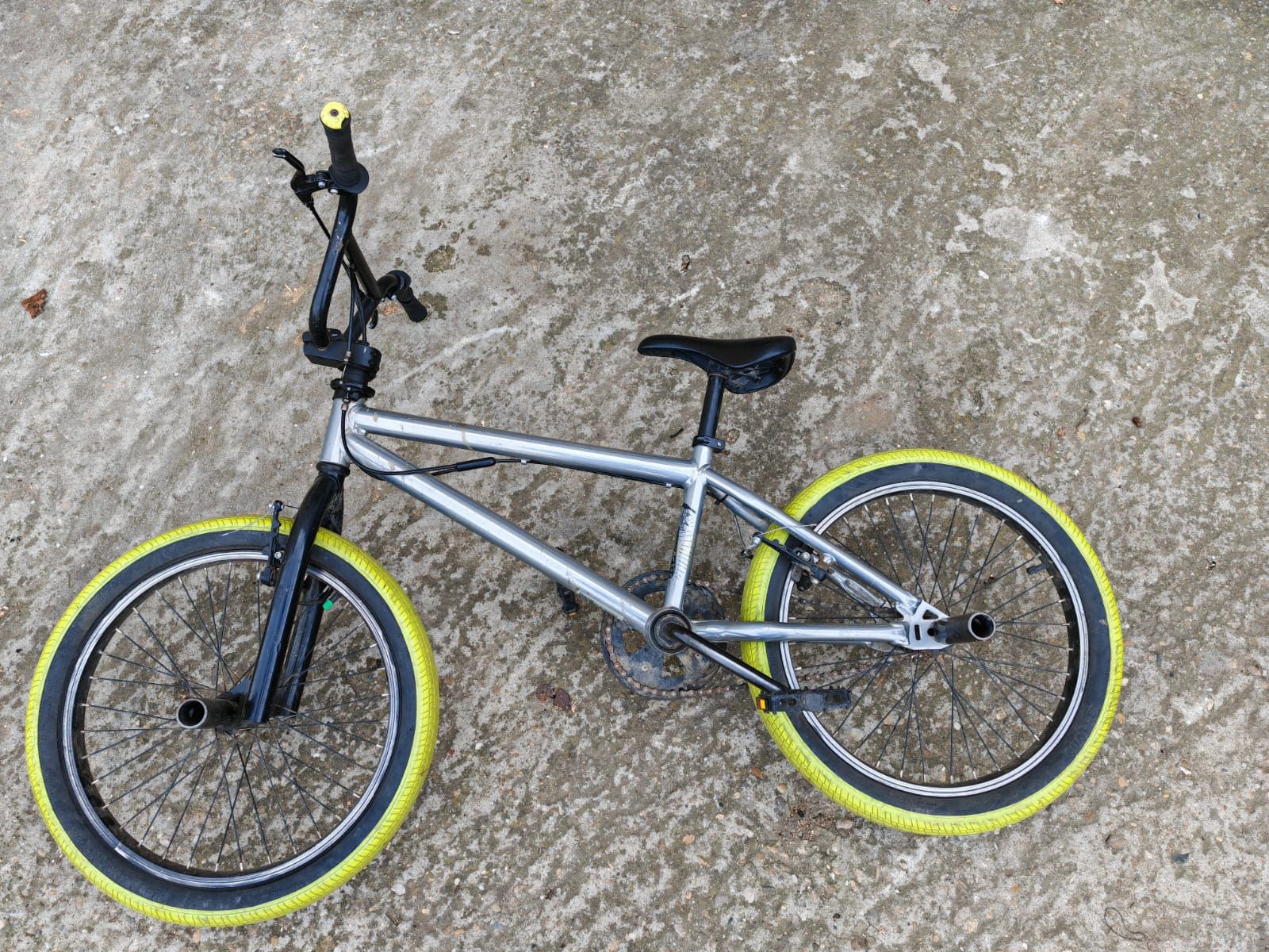 Vând bicicleta bmx