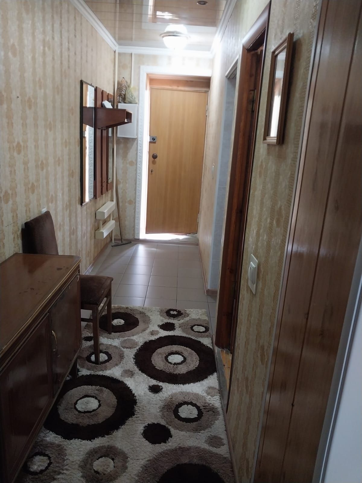 Продаётся 1комн.кв.в 6 м-не Талас,д.35,на 2 этаже