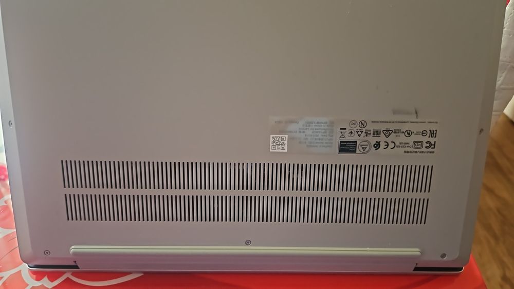 Laptop Lenovo Idea PAD 5 cu Ryzen3