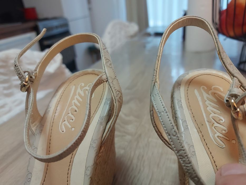 Vand sandale de vara ,mărimea 38, marca Gucci, fără defecte,