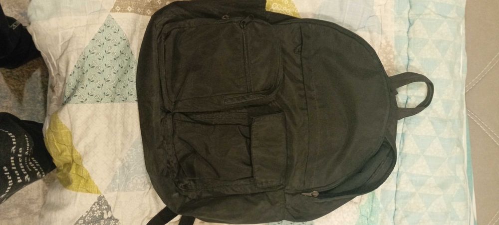 2 портфеля и сумка бананка на плечо в нормальном состоянии