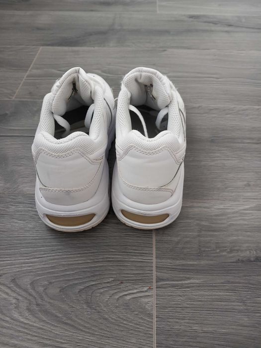 Vand adidadi Nike Air Max