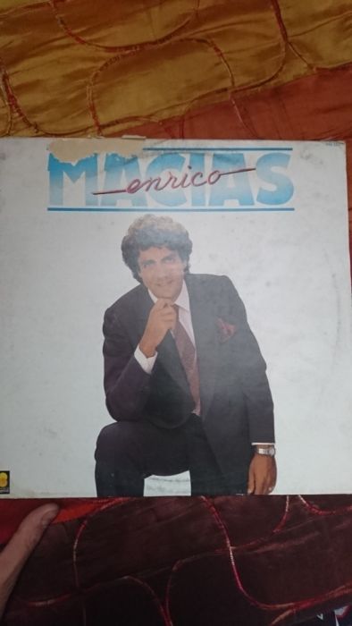 8 viniluri cu muzică ușoară. Se pot vinde și separat.