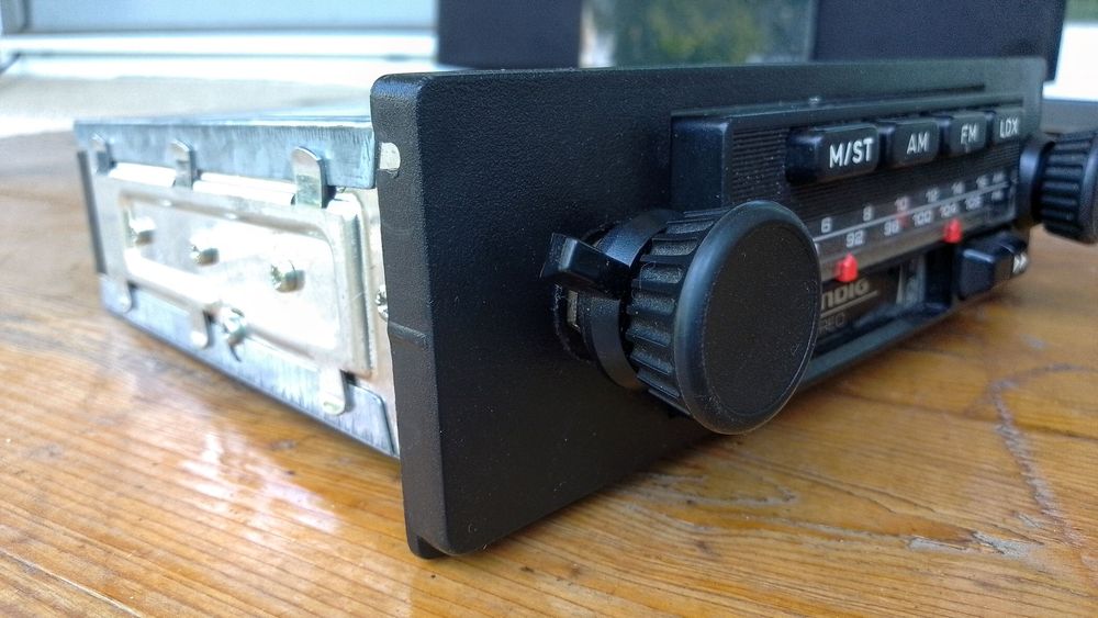 GRUNDIG radio casetofon auto Original Nou nefolosit Calitate Premium