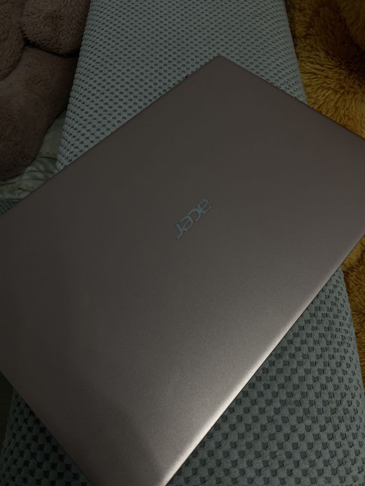 Ноутбук розовый Acer