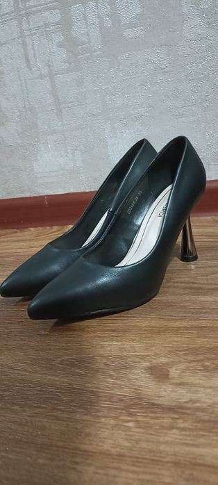 Продам туфли новые