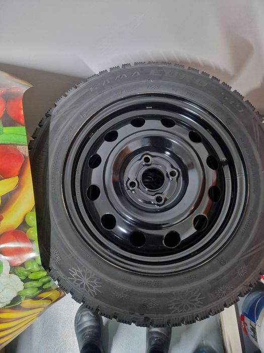 Зимние шины продам