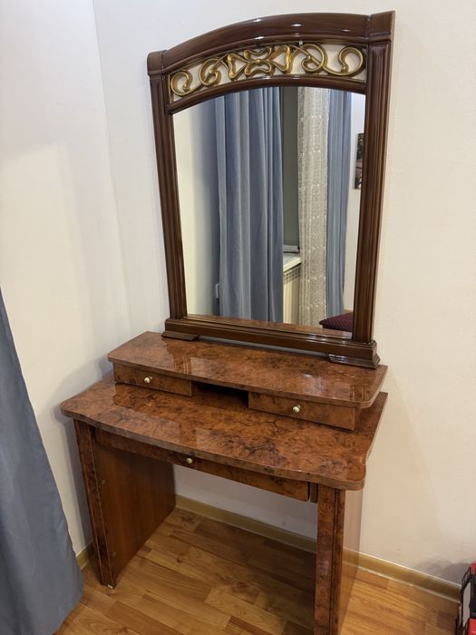 Туалетный столик Шатура и зеркало