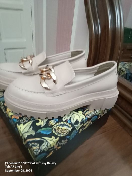 Yangi makasini sotiladi umuman kiyilmagan razmer 37