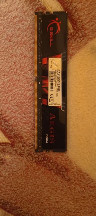 HDD ssd Kingston prețul este la pereche.