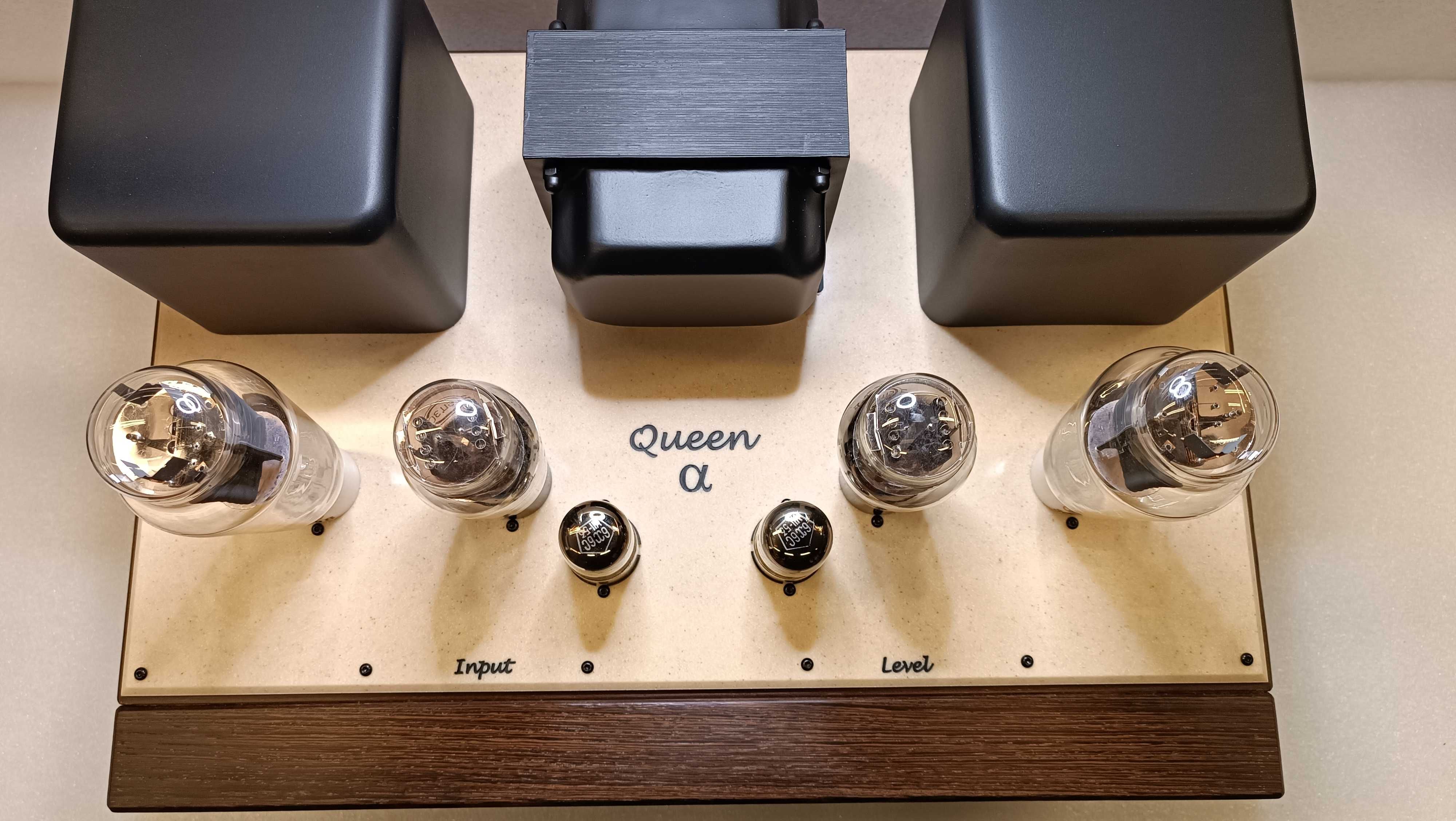 Само с поръчка! Лампов усилвател Queen Alpha 300B