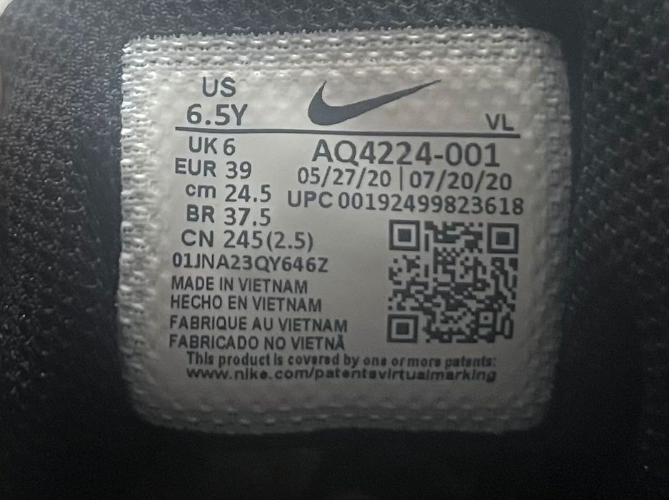 Маратонки Puma и Nike