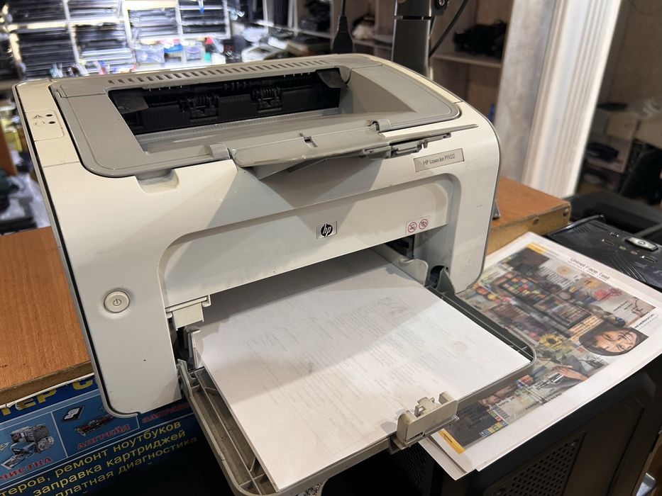 Продается принтер hp P1102