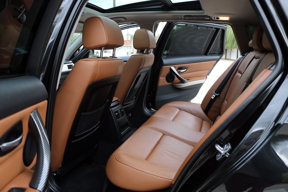 Vand BMW seria 3 X-Drive Bi-Xenon Navi Piele Panoramic