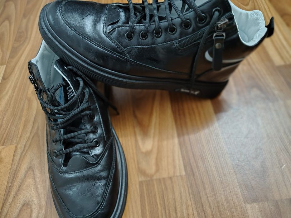 Vând ghete piele ecologica