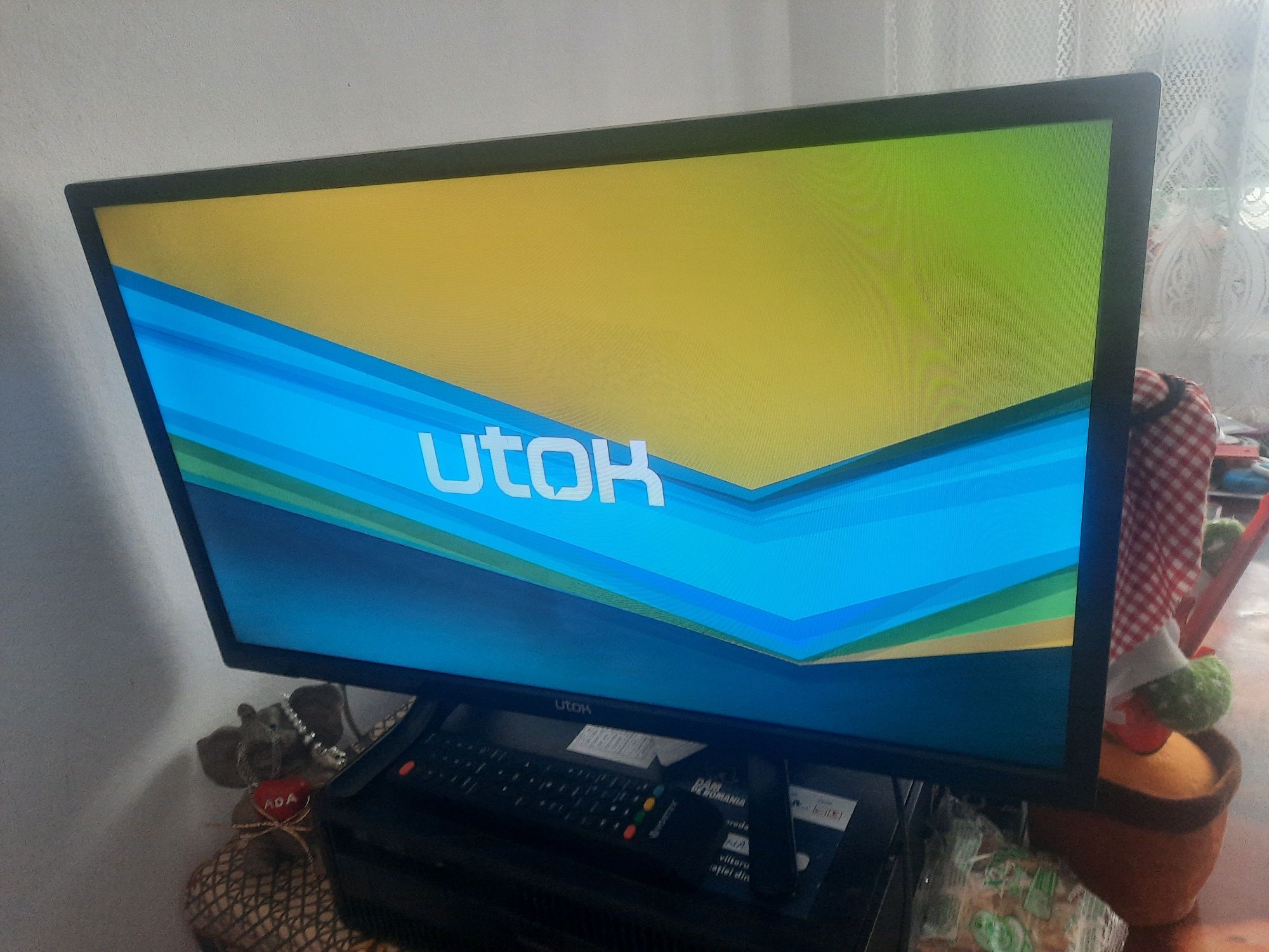 Tv led lcd utok 60cm cu telecomanda perfect functional