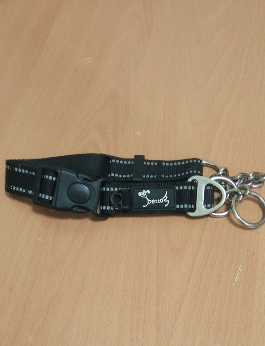 Zgarda ajustabila, noua din material textil rezistent,pentru câini