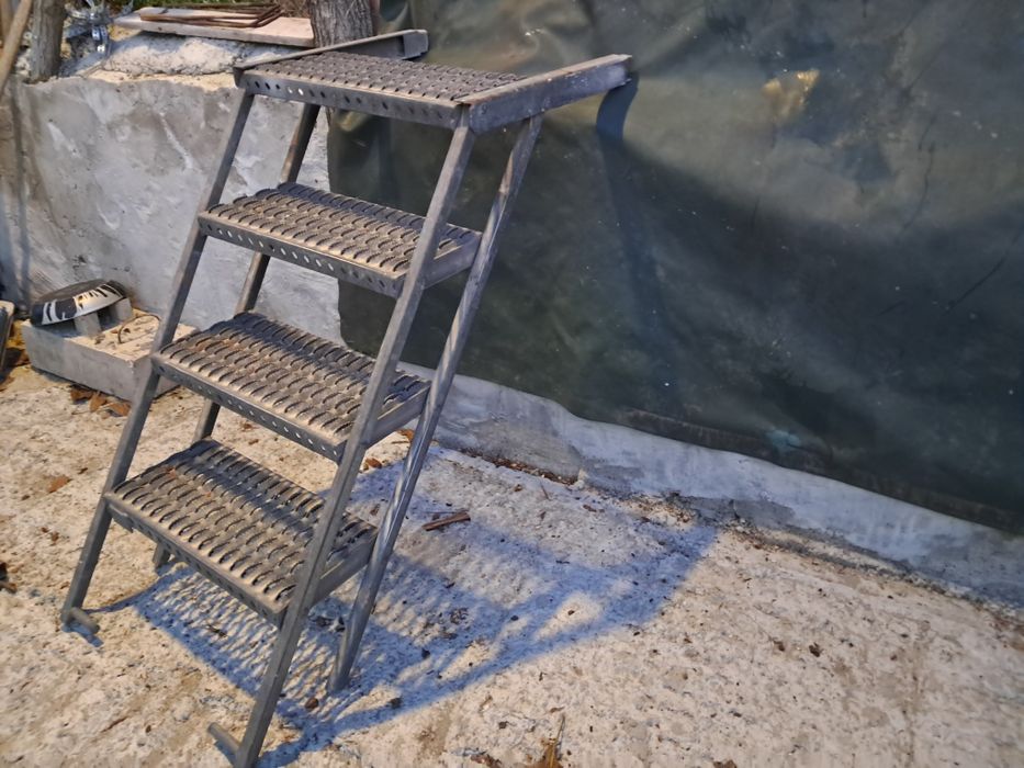 Малка стълба згаваема поцинкована от товарен бус  фургон