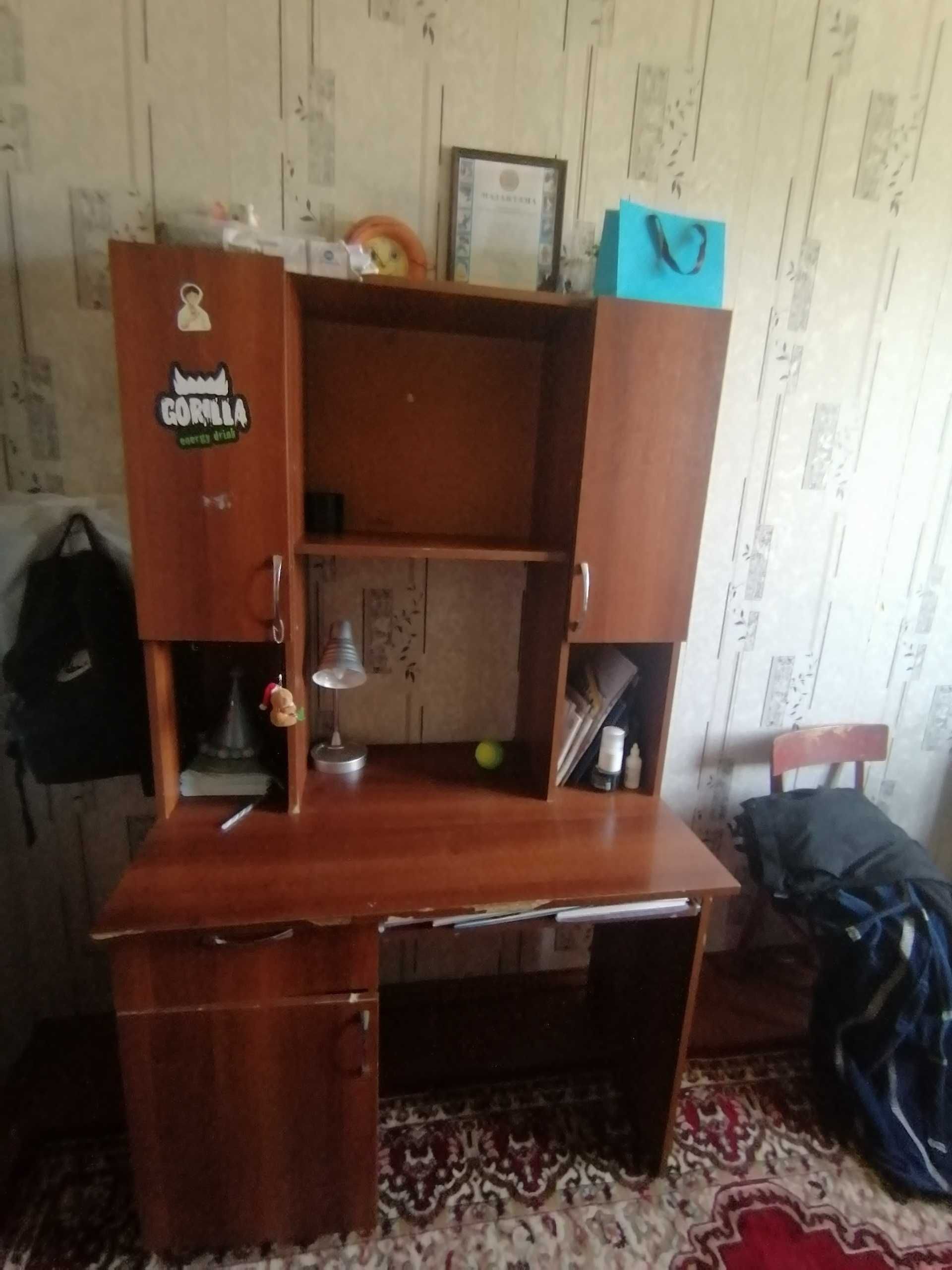 Продам компьютерный стол.