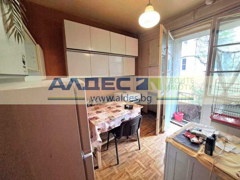 Продава се Двустаен апартамент в София, Център - 77 кв.м за 3052 €/кв.м - Снимка #11